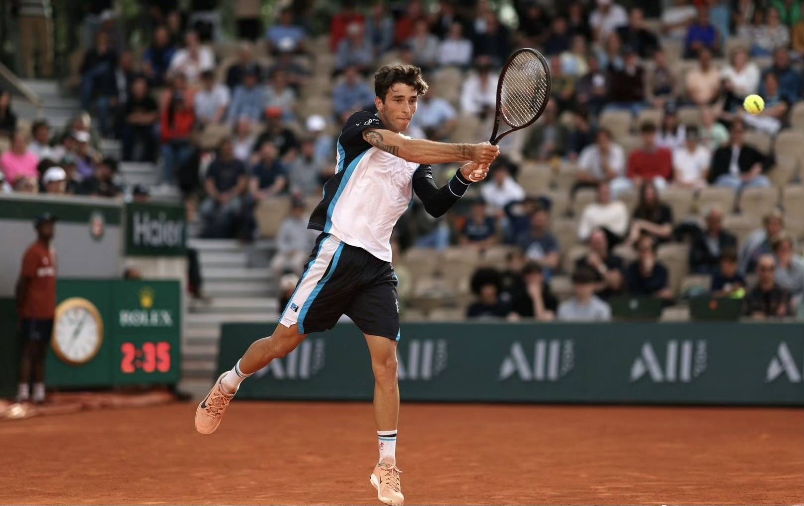 法国网球队绝杀日本网球队，西西帕斯制霸全场的简单介绍